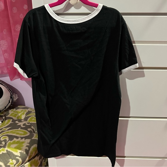 Hot Topic tee - Picture 3 of 4